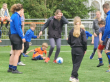 Laatste training S.K.N.W.K. JO7-1 (partijtje tegen de ouders) van maandag 27 mei 2024 (69/180)